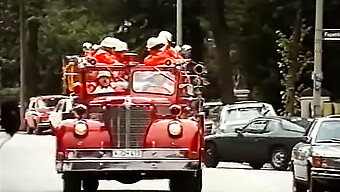 Scenă Fierbinte Din Camera De Cămin A Colegiului Din Anii '80