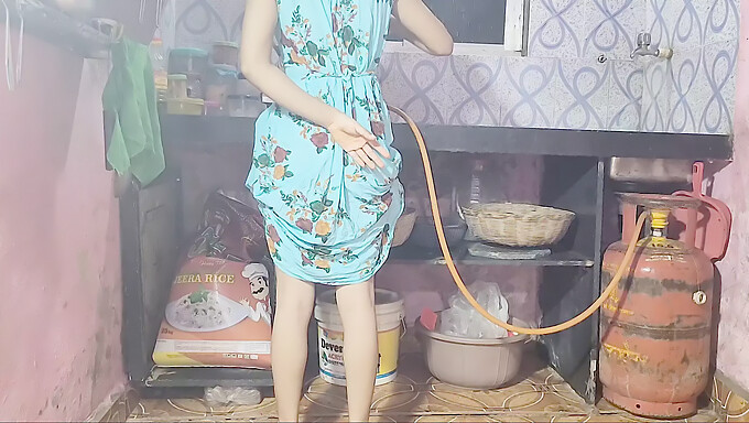 Amateur Indian housewife indulges in kitchen sex with her husband